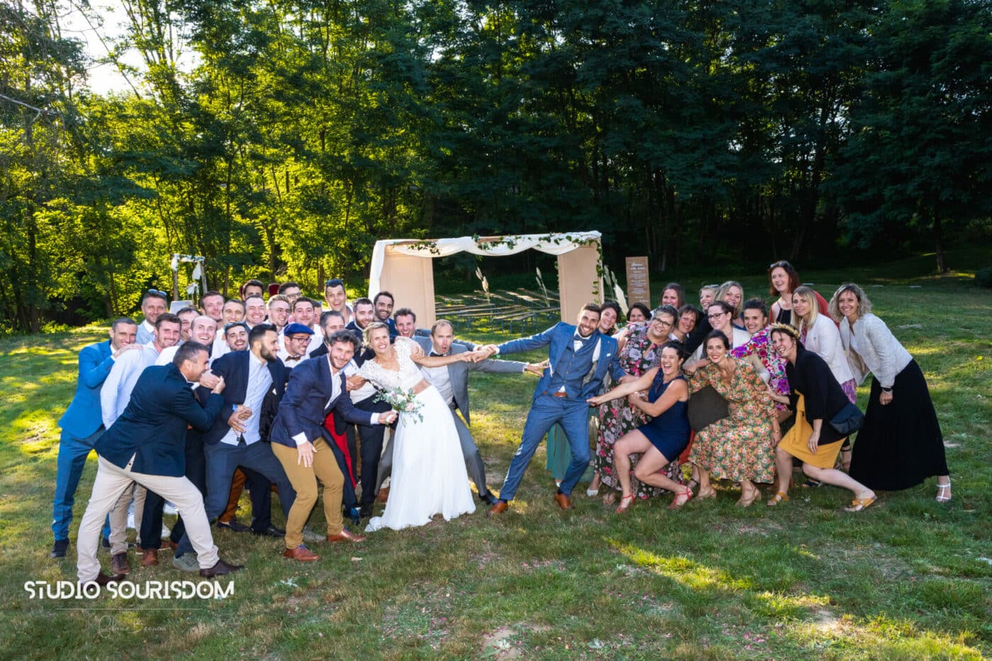 Photo décalée de groupe mariage à Monistrol sur Loire en Haute-Loire