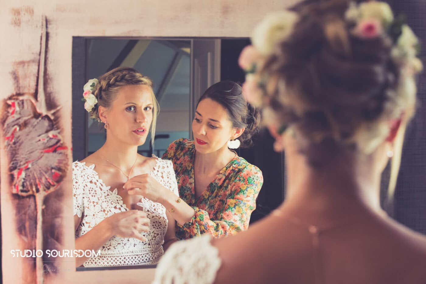 Derniers ajustements pour les préparatifs de la mariée