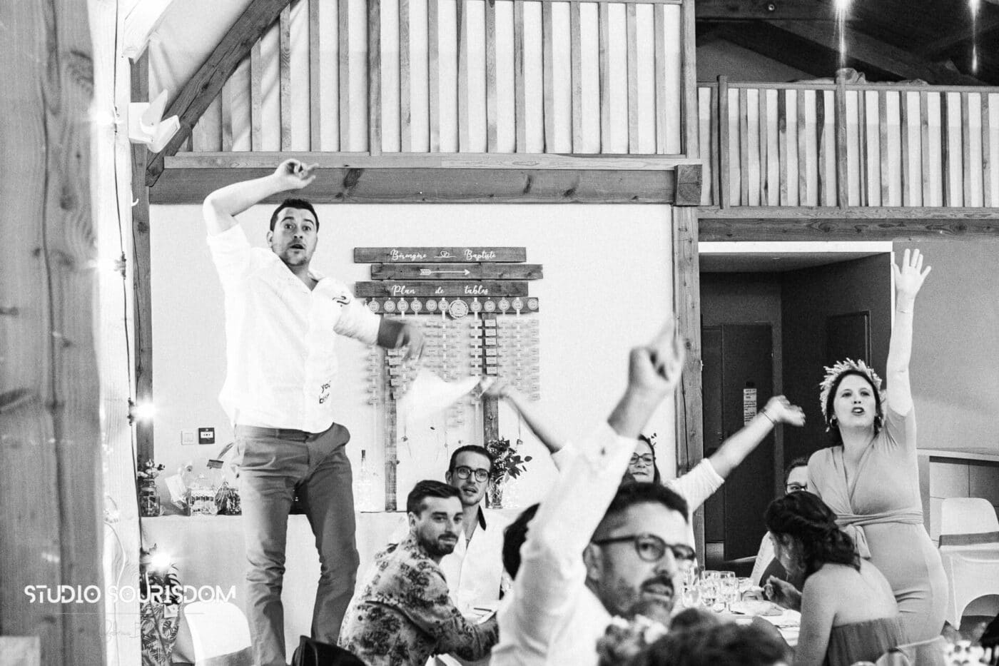 Joie, jeu, fête et partage : soirée de mariage en photos à Monistrol sur Loire en Haute-Loire, Auvergne