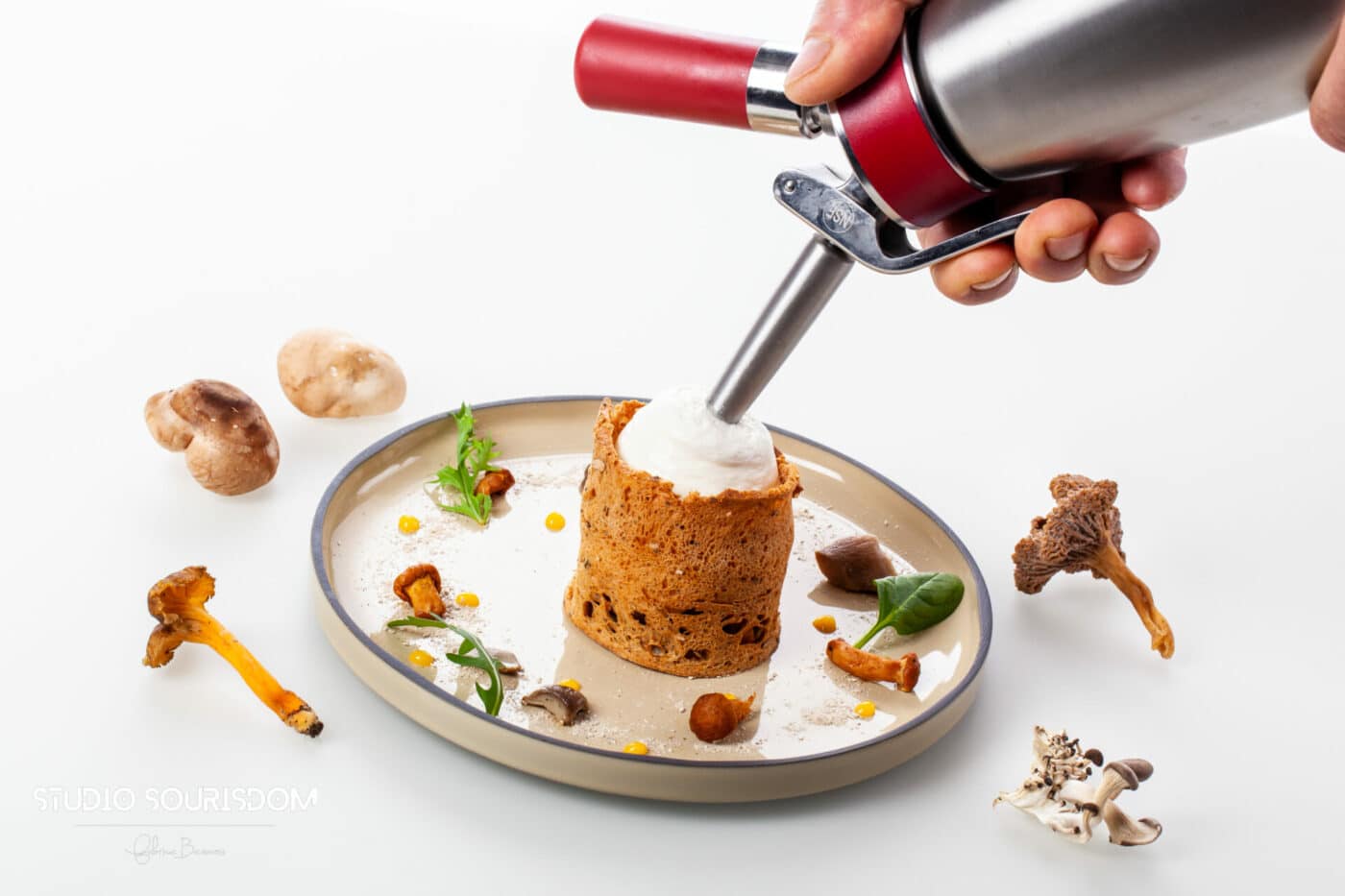 Photographie culinaire, le champignon dans tous ses états pour cette photographie culinaire de Gilles Roux chef de l'Hôtel Restaurant La Tour à Dunières en Haute-Loire