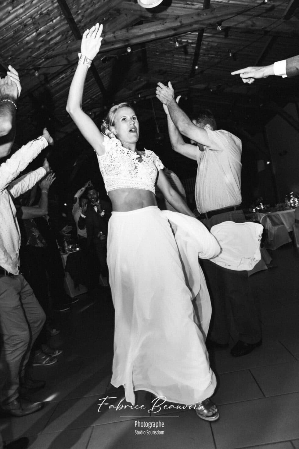 Arrivée de la mariée dans la salle de réception